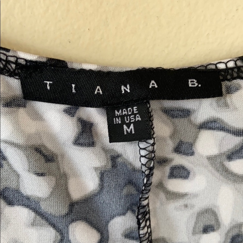 Tiana B Faux Wrap Dress Black White Abstract Stretch Short Sleeve Medium Casual - Picture 3 of 5